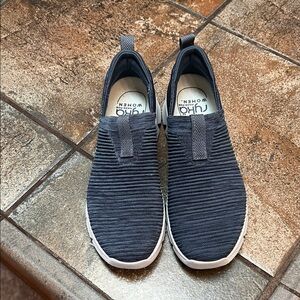 Ryka Captivate Slip on Sneakers in Dark Blue, 7.5